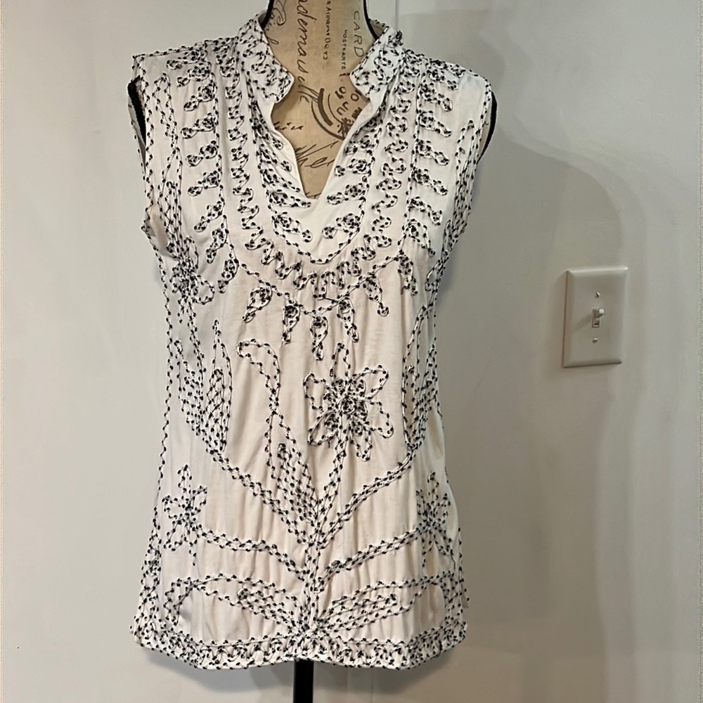 Embroidered floral sleeveless top